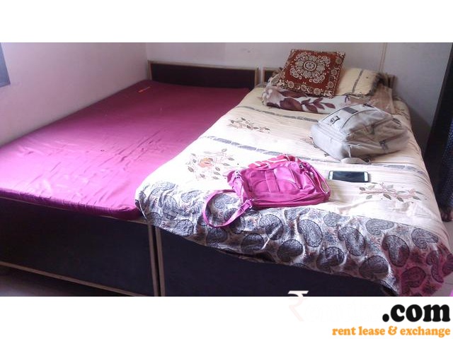 ROOM RENT ONLY FOR GIRLS WORKING/STUDENTS MODEL TOWN