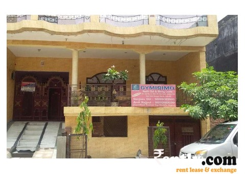 200yd big well constructed house with basement for buisness or rent in Delhi 